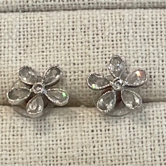 Beautiful sterling silver flower earrings - Picture 2 of 5